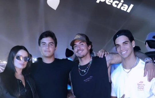Filho de Ivete Sangalo curte festival de música com famosos