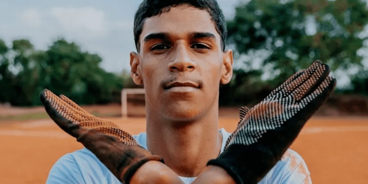 Luva de Pedreiro será pai de menino