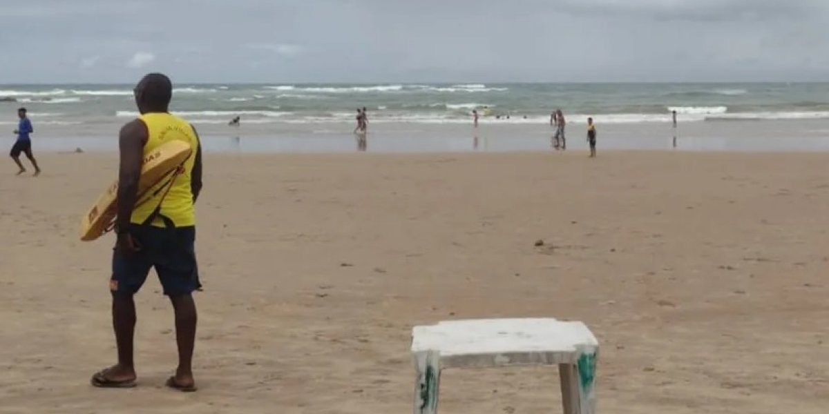 Jovem desaparece em praia de Piatã, em Salvador