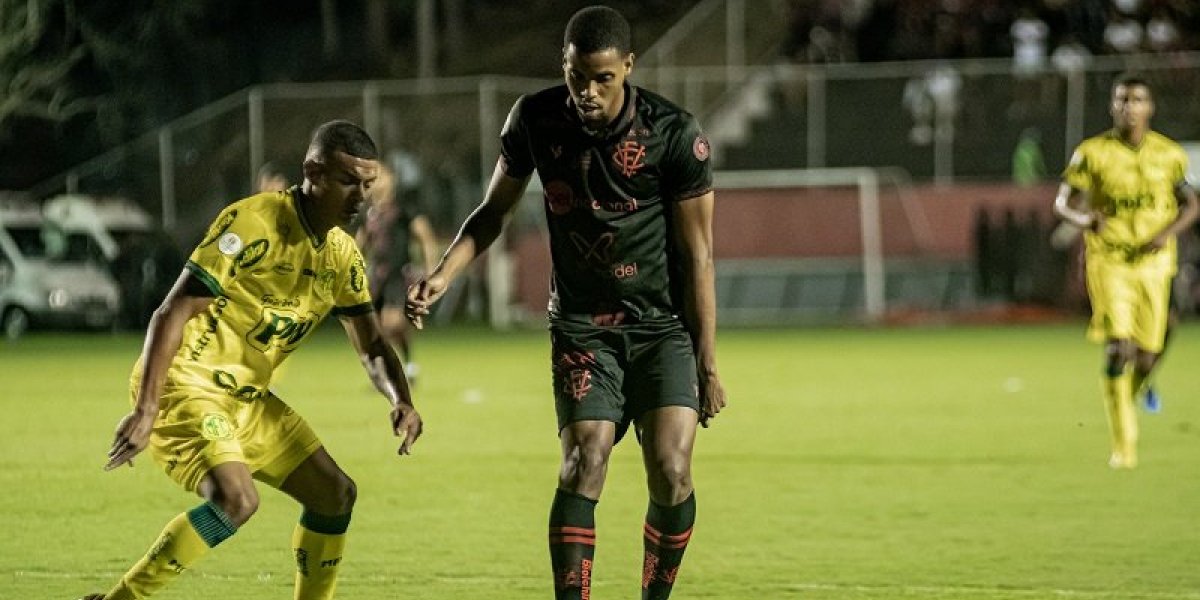 Adversários tropeçam e Vitória mantém vantagem na Série B