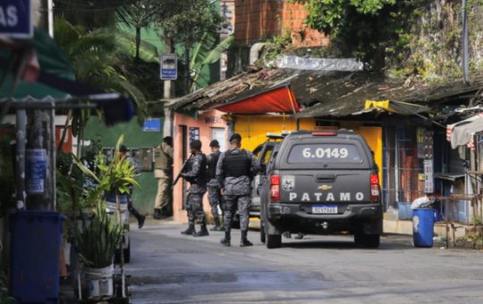 Suspeito é baleado durante troca de tiros com PM no Calabar