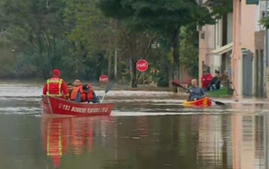 Quatro pessoas morrem após enchentes causadas por ciclone no Rio Grande do Sul