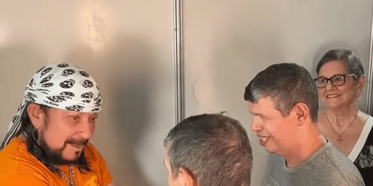 'Incríveis e surpreendentes', diz Bell Marques após encontro com gêmeos autistas