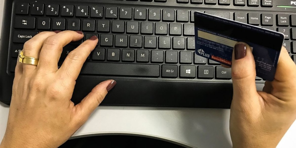 Câmara aprova urgência para limite do juros do cartão de crédito