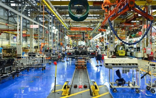 Produção industrial cai 0,6% de junho para julho