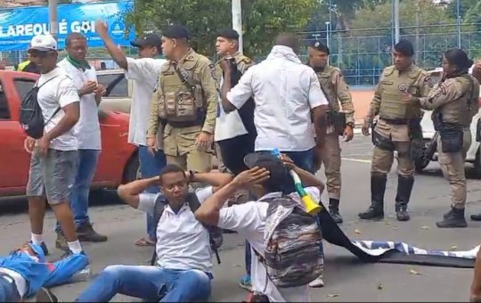 Rodoviários demitidos da extinta CSN protestam por pagamento de indenizações