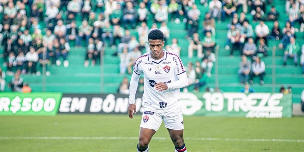 Felipe Vieira, do Vitória, não joga mais em 2023