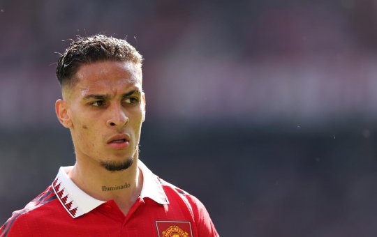 Manchester United estuda afastar Antony