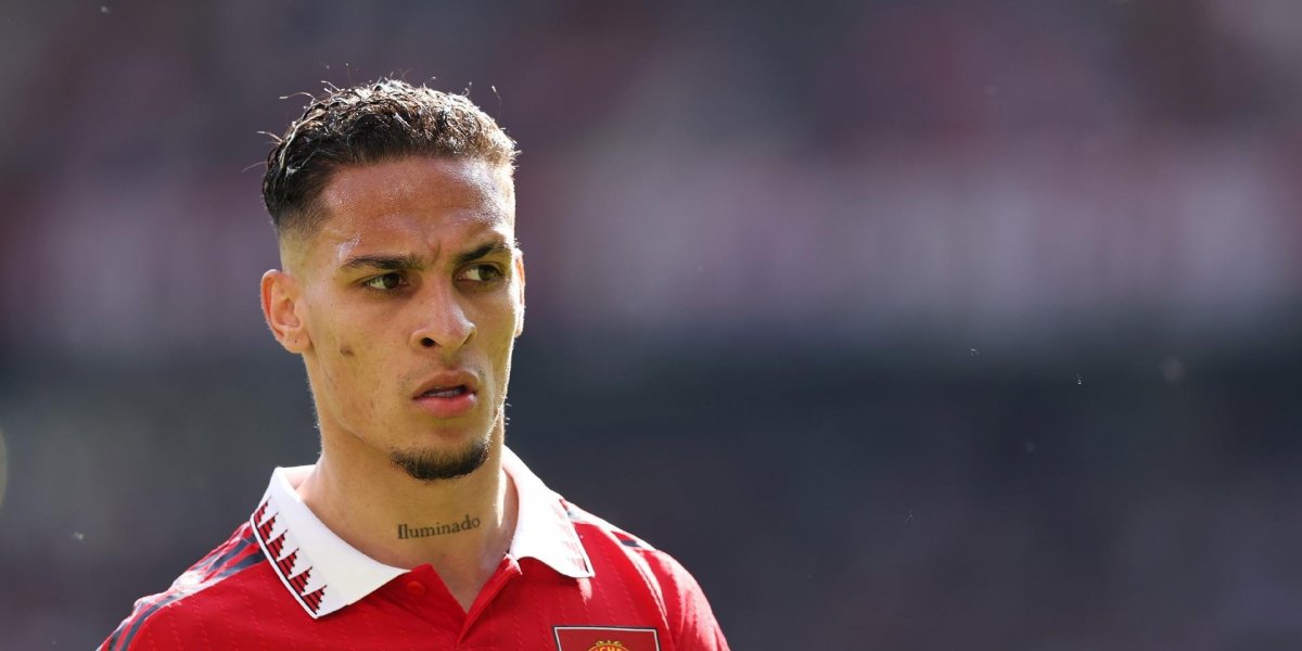 Manchester United estuda afastar Antony