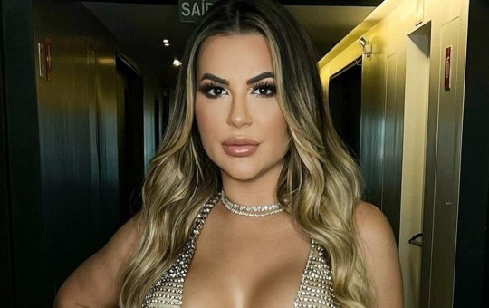 Sensitiva prevê Deolane Bezerra no meio politico