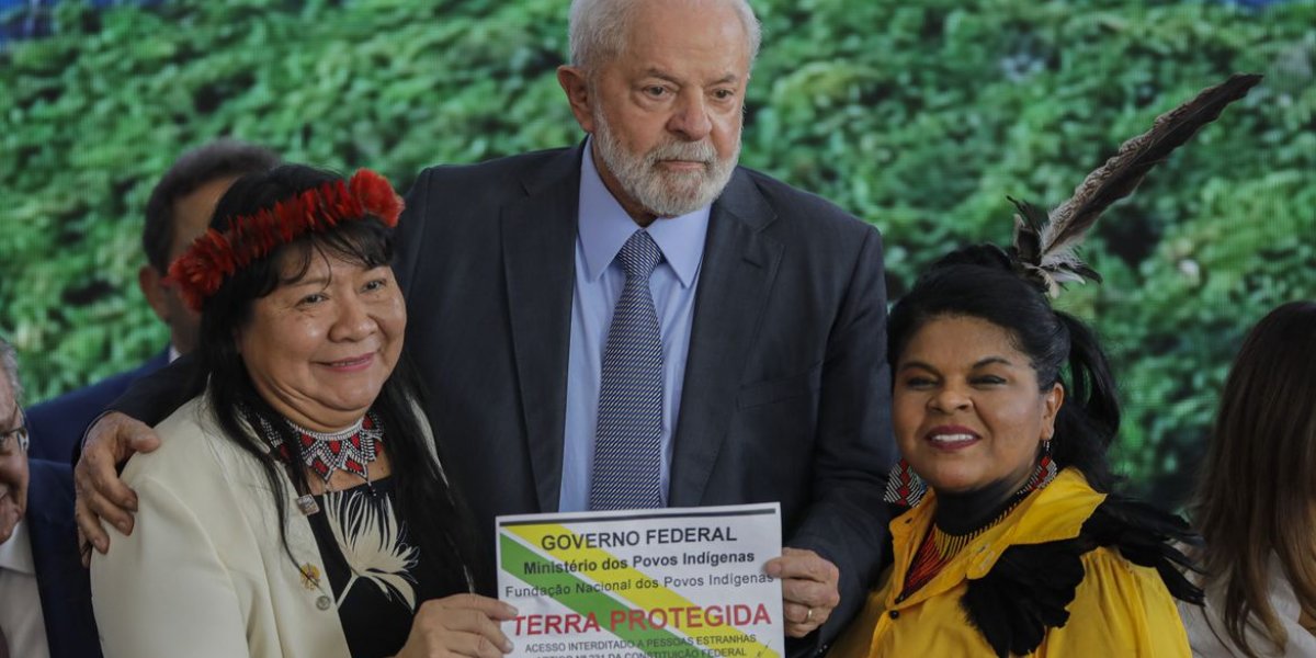Lula assina demarcação de duas terras indígenas na Amazônia