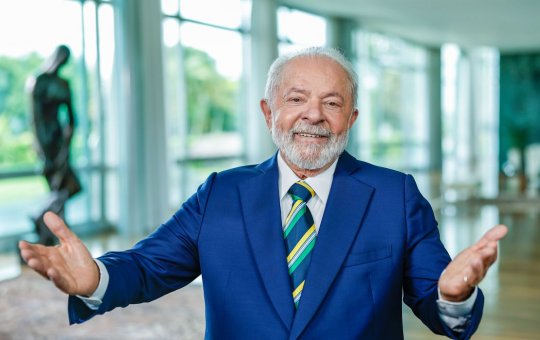 Em pronunciamento, Lula defende democracia e união do país
