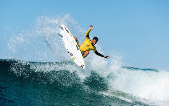 Filipe Toledo é bicampeão mundial de Surfe