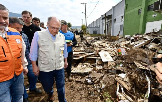 Alckmin anuncia R$ 741 milhões para cidades do RS afetadas por ciclone