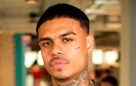 Mc Cabelinho é visto bêbado em show