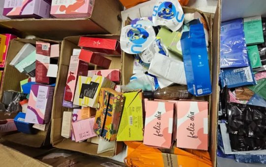 Dupla é presa suspeita de roubar produtos de beleza e calçados no interior da BA