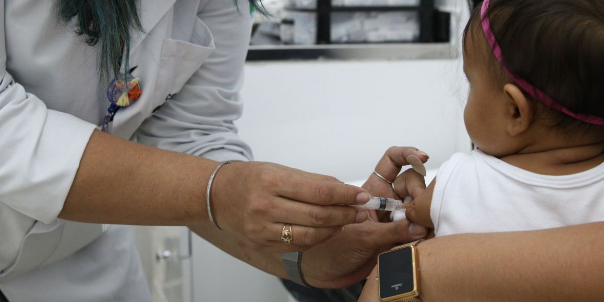 Riscos dos pneumococos para crianças e adultos vão além de pneumonias