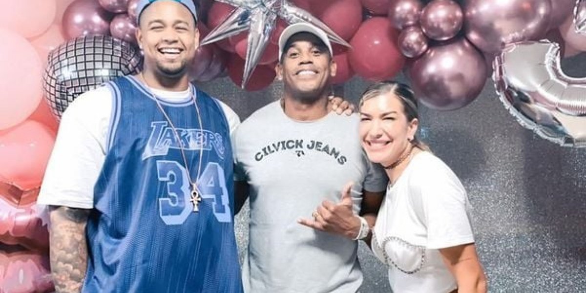 Lore Improta comemora aniversário ao som de clássicos do pagode