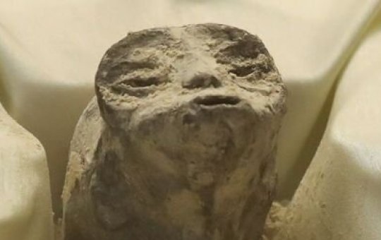 Autoridades mexicanas apresentam supostos cadáveres alienígenas