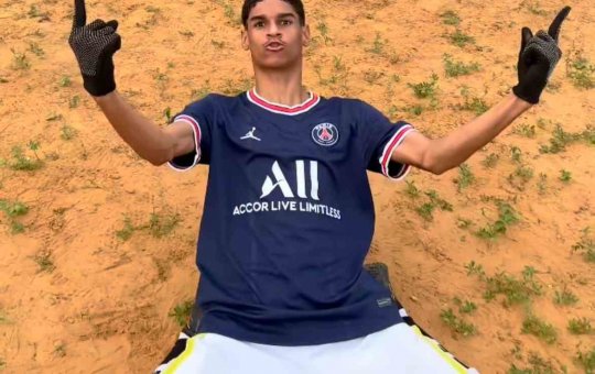 Luva de Pedreiro comenta polêmica de dirigir carro supostamente sem habilitação