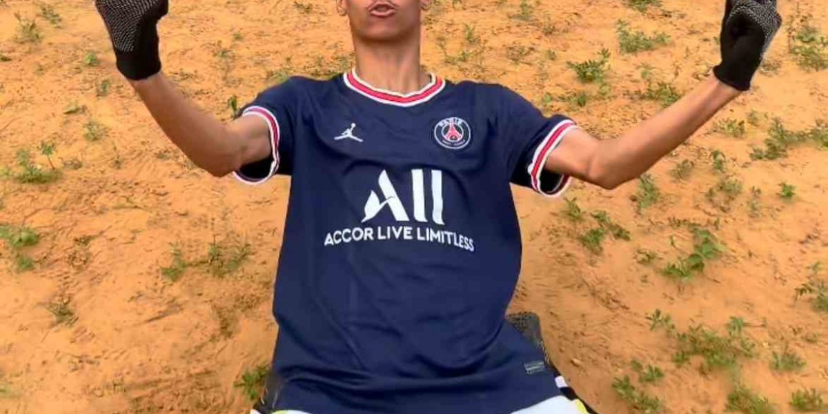 Luva de Pedreiro comenta polêmica de dirigir carro supostamente sem habilitação