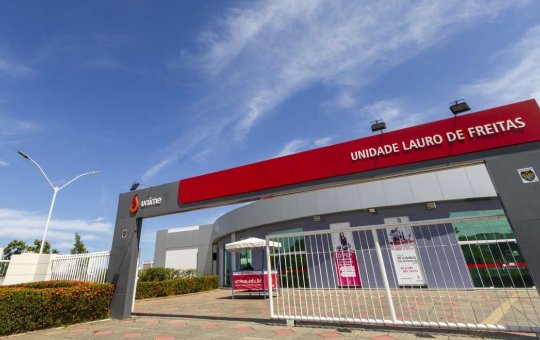 10 alunos são roubados em frente a faculdade em Lauro de Freitas