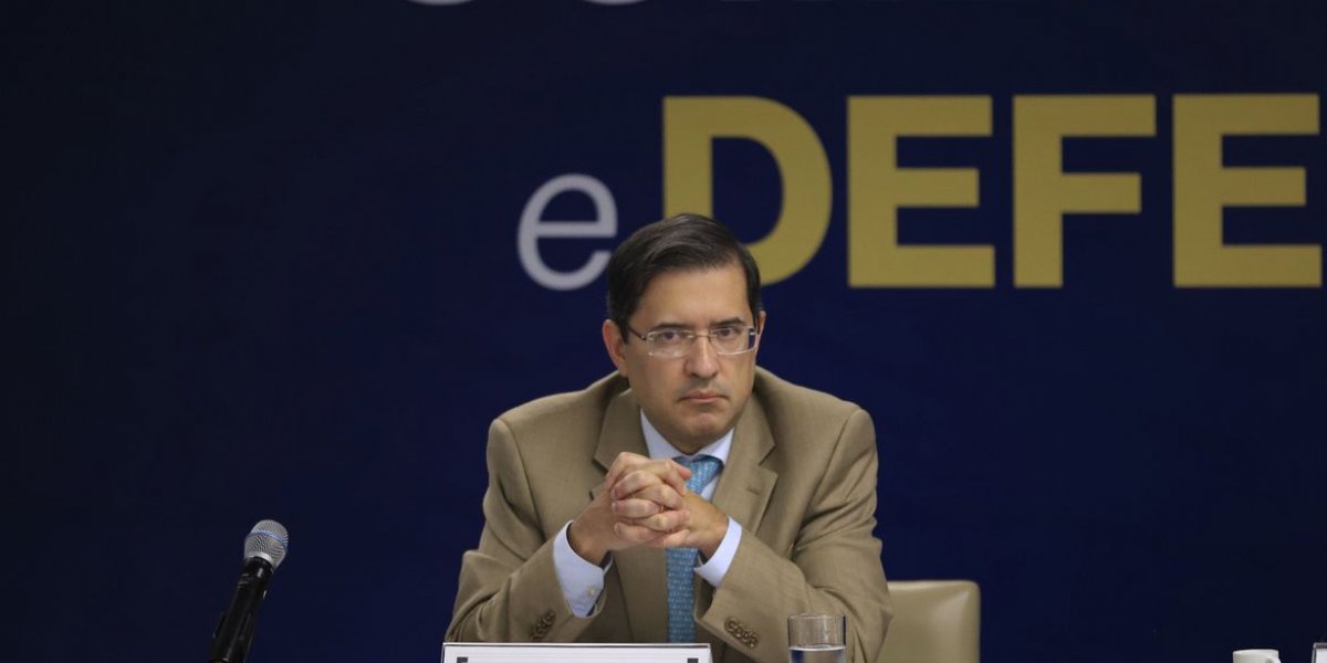 Fake news destrói e mata, diz especialista em seminário no STF