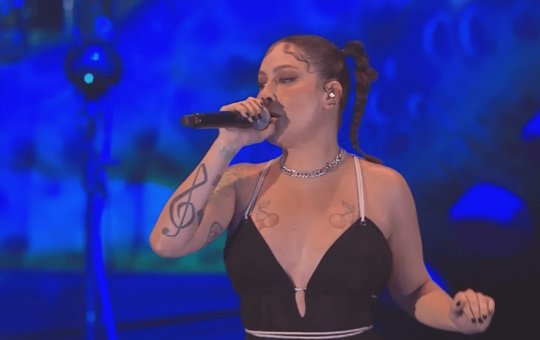 Cantora Pitty faz show gratuito em salvador neste domingo