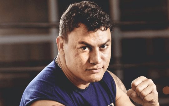 Popó assina contrato de luta e manda recado para Bambam: “Vou te dar um pau”