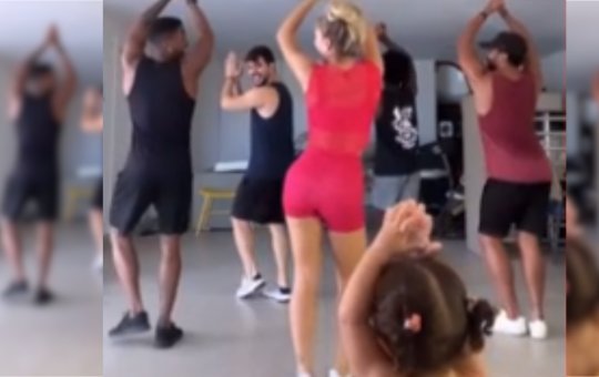 'Filho de peixe, peixinho é’: Liz rouba a cena em ensaio de Lore Improta