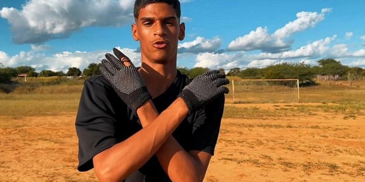 Luva de Pedreiro indica término com ex-namorada grávida e fala em pagar pensão