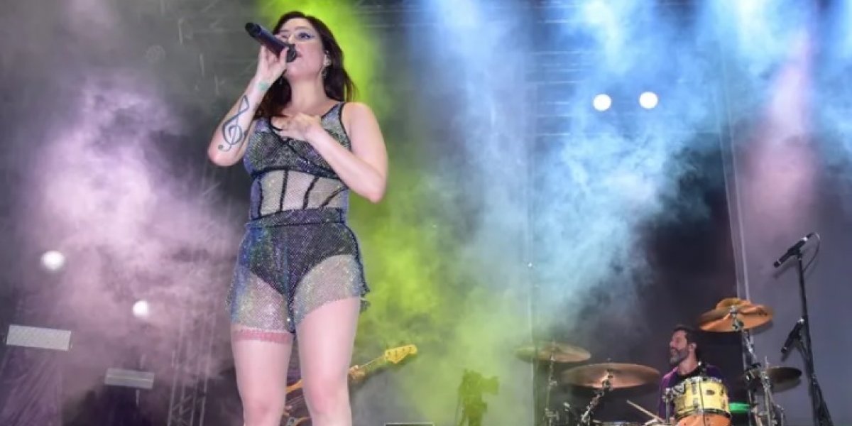 Em show gratuito, Pitty reúne multidão no bairro do Rio Vermelho