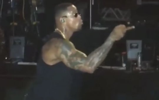 Léo Santana se irrita e troca xingamentos com público durante Salvador Fest