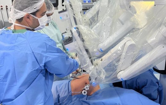 Hospital São Rafael realiza primeira cirurgia assistida por robô do Estado