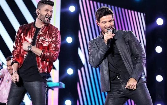 Munhoz e Mariano são processados por dar bebida alcoólica a menor em show