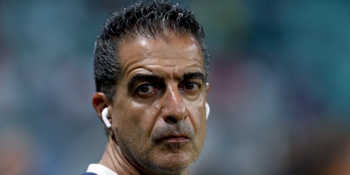 Renato Paiva responde torcedor do Bahia em rede social após derrota