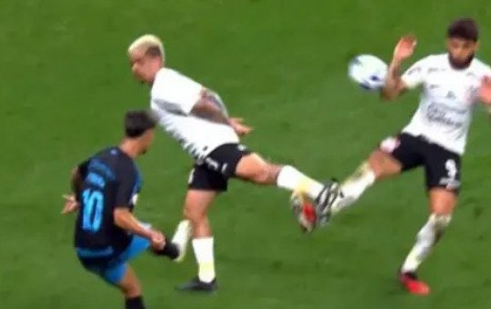 CBF admite erro em pênalti não marcado para o Grêmio contra o Corinthians