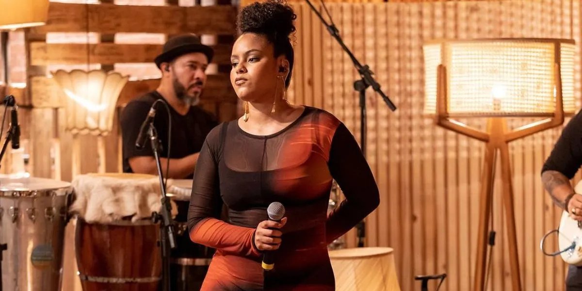 Rachel Reis recebe indicação ao Grammy Latino 2023 com seu álbum de estreia