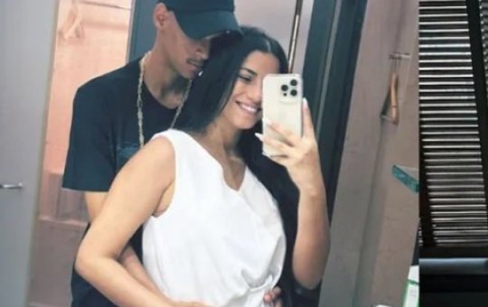 Após rumores de crise no namoro, Luva de Pedreiro e Távila viajam para Barcelona