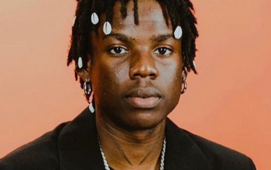 Cantor nigeriano Rema é a primeira atração internacional do Virada Salvador