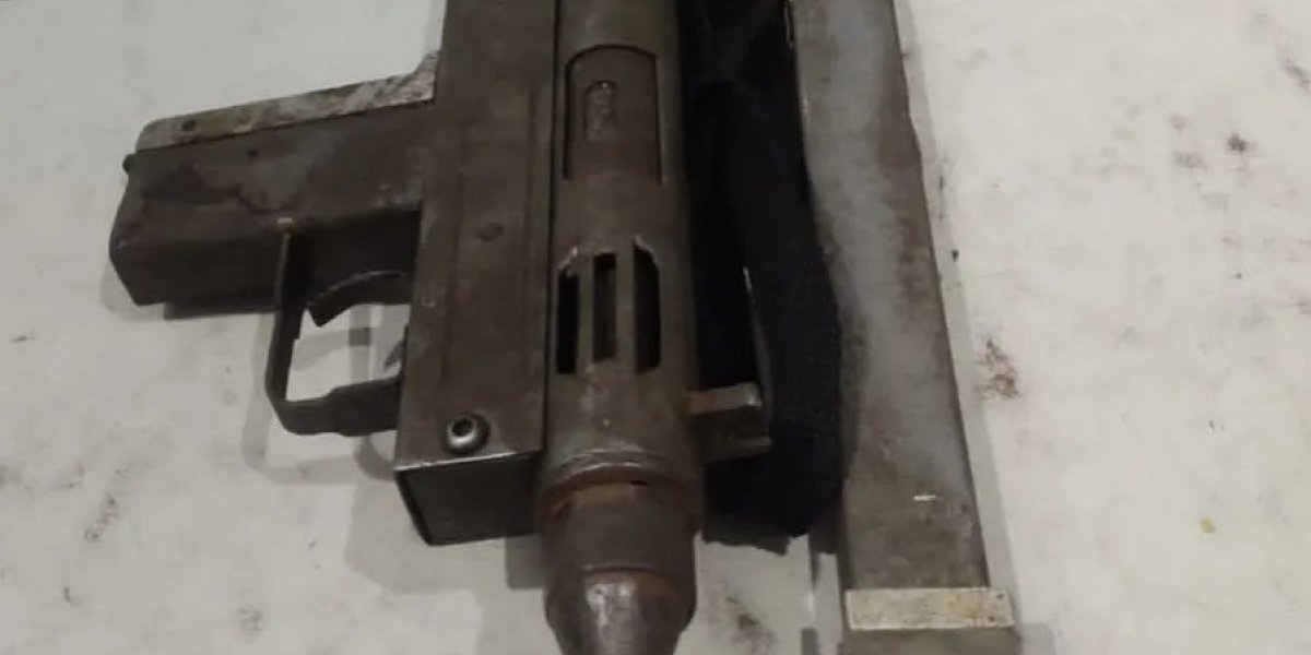 Após troca de tiros no Costa Azul, submetralhadora é apreendida