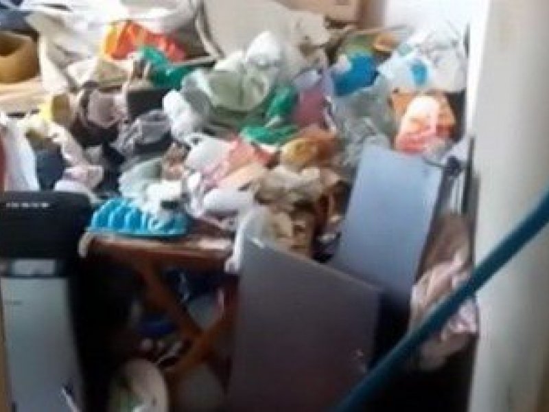 Mulher é presa após guardar corpo em geladeira por sete anos