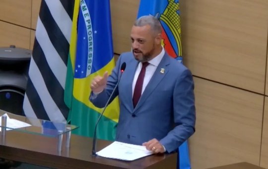 Vereador admite embriaguez durante sessão solene: "estou meio doidão"