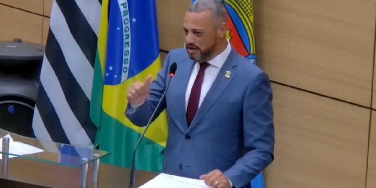 Vereador admite embriaguez durante sessão solene: "estou meio doidão"