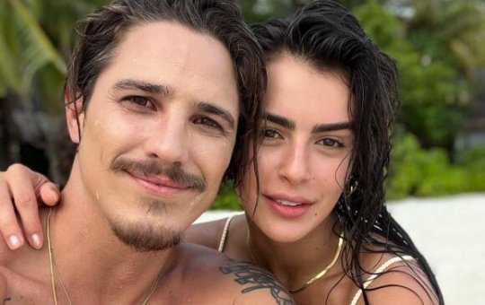 Mari Saad anuncia noivado com ator da globo