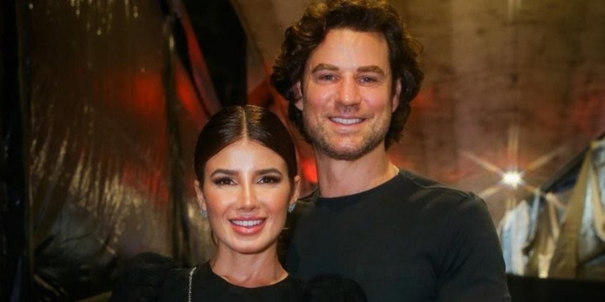 Paula Fernandes anuncia fim de namoro com empresário