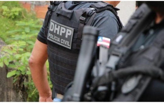 Corpo de homem é deixado em escadaria no bairro de Alto do Cabrito