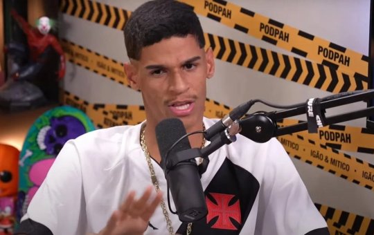 Luva de Pedreiro diz que é o melhor da internet e expõe Messi