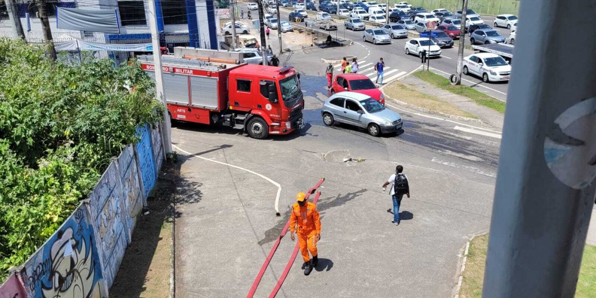 Incêndio é registrado em ponto de ônibus em Pernambués