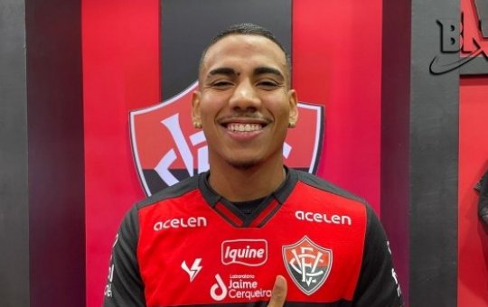 Vitória anuncia renovação de contrato de Zé Hugo